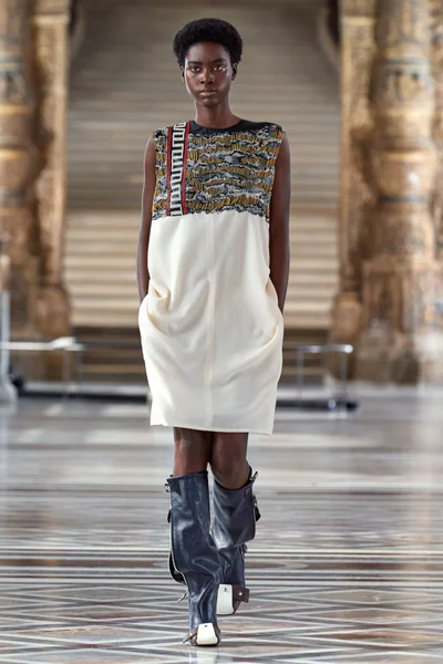 Look 30